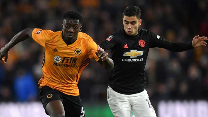  滕哈赫变阵收奇效，曼联终结三轮不胜颓势  