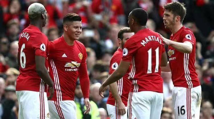  巴黎圣日耳曼报价英超铁卫遭拒绝  