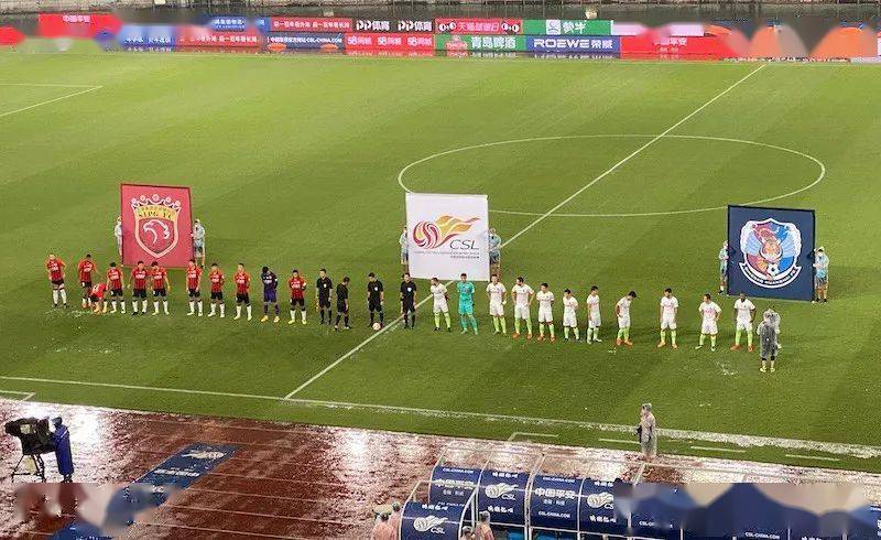  克莱蒙主场暴雨中激战 场地积水影响技战术发挥  